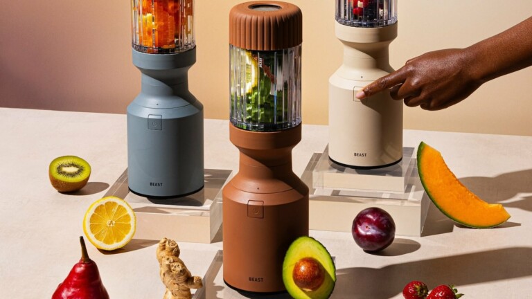 Beast Mini Blender lets you sip on the go with its helpful blending & drinking cup