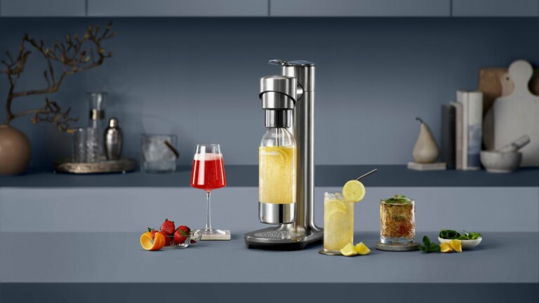 Breville the InFizz Fusion carbonated beverage maker adds bubbles to tea, juice & more