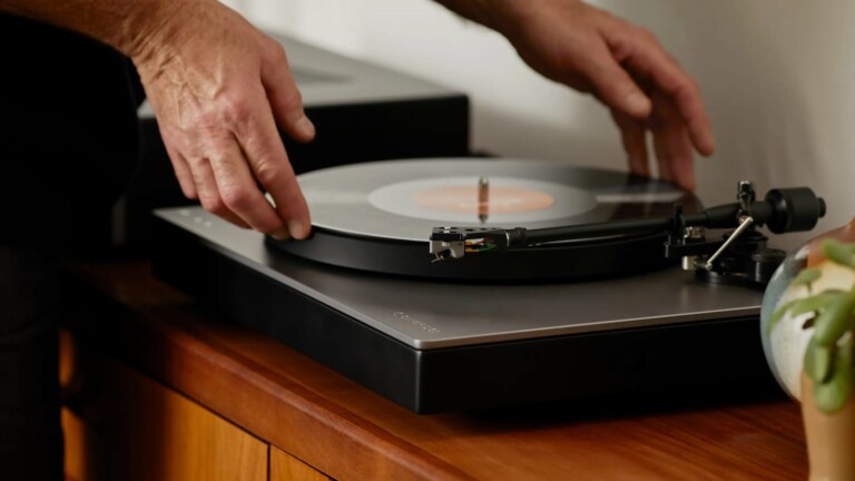 Cambridge Audio ALVA TT V2 direct drive turntable plays records at incredible quality