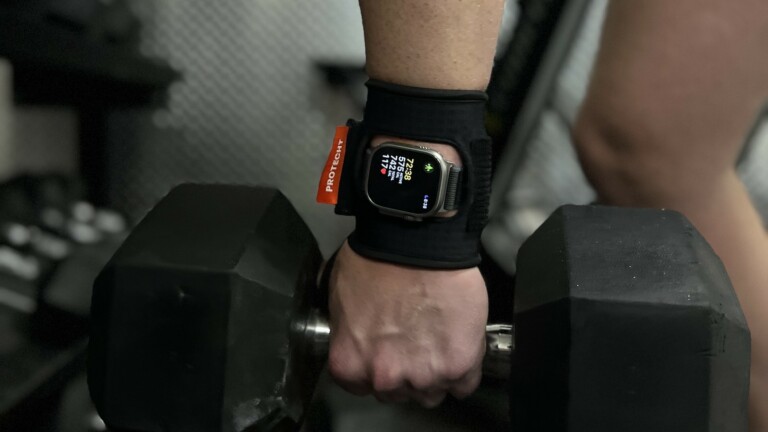 PROTECHT Wrist Wraps for lifting with a smartwatch let you keep tracking the whole time