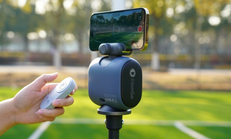 XbotGo Chameleon review: a sports-tracking phone mount with AI